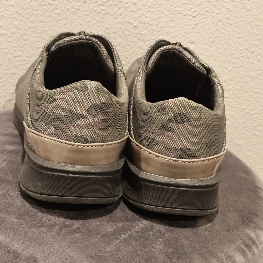 Bzees Womens 11M Glade Camo Slip On‎ Zipper Closure Sneakers Shoes